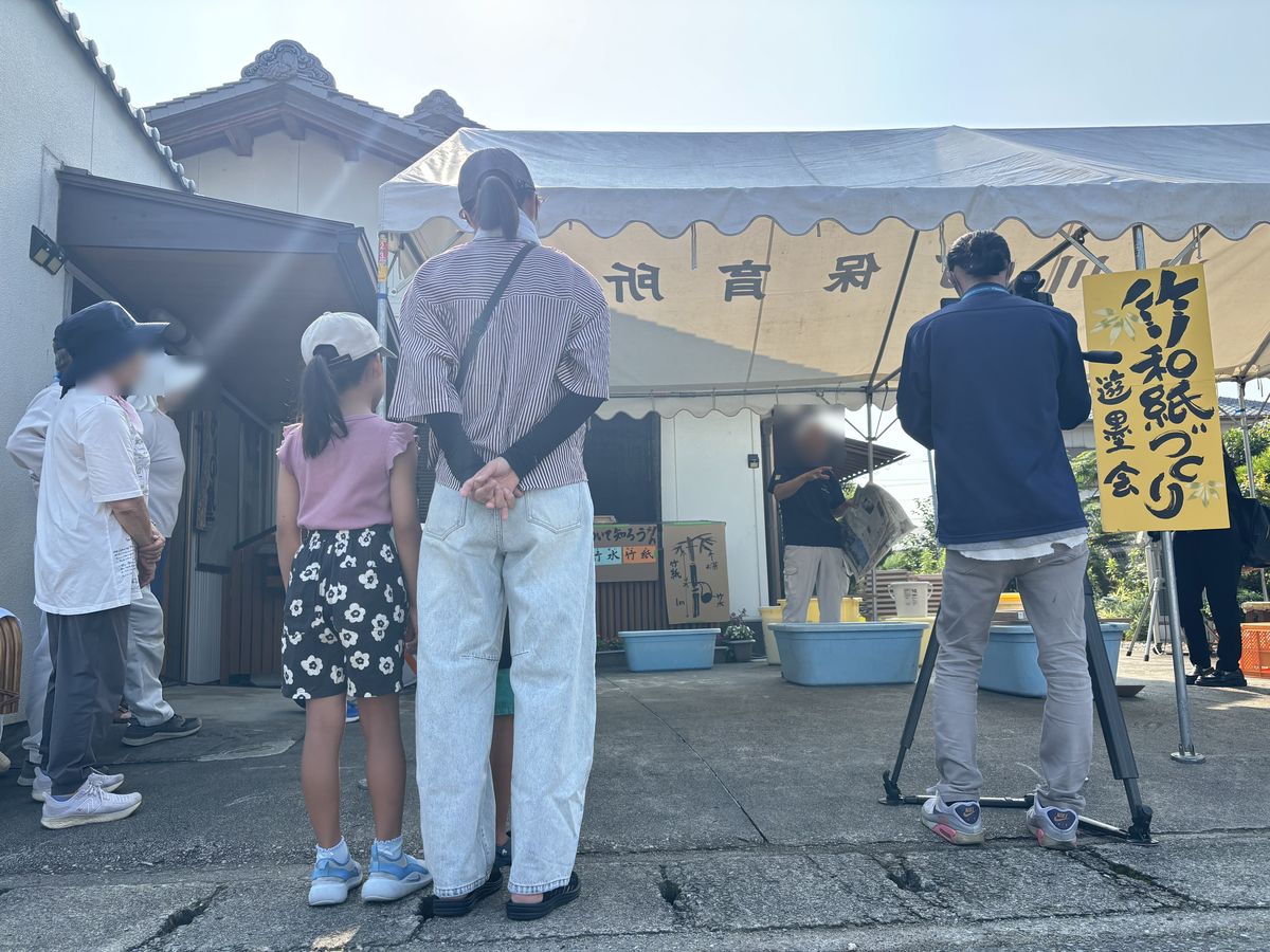 竹和紙づくりワークショップの会場のようす